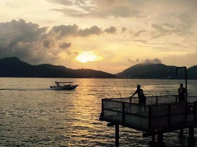 Rockbund Fishing Chalet