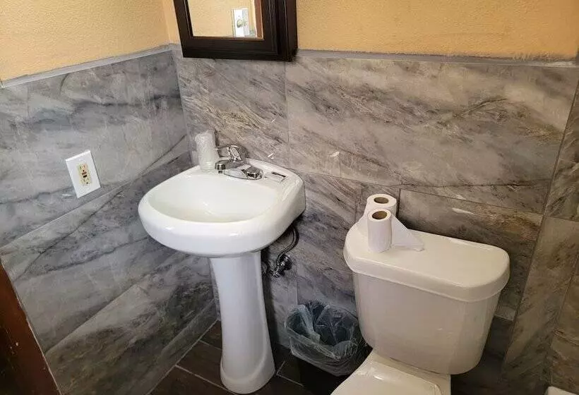 Budget Host Motel Gainesville