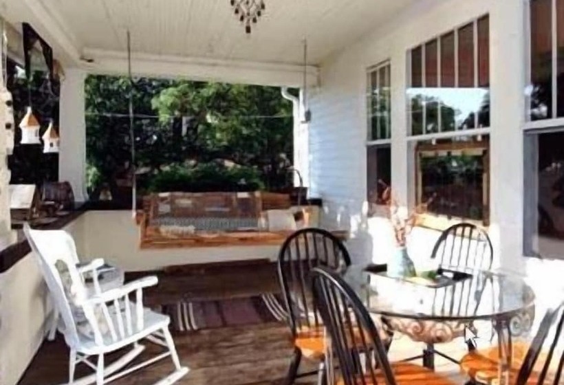 Cobblestone Bed And Breakfast