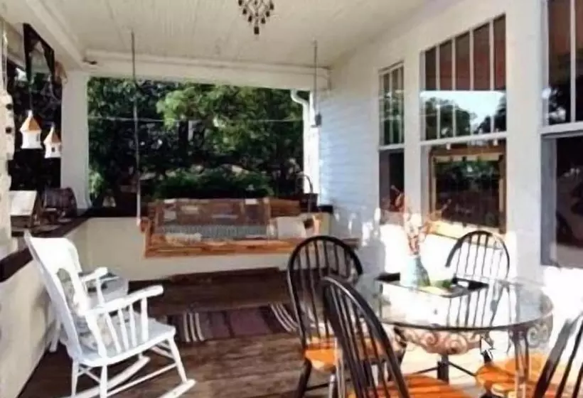 Cobblestone Bed And Breakfast