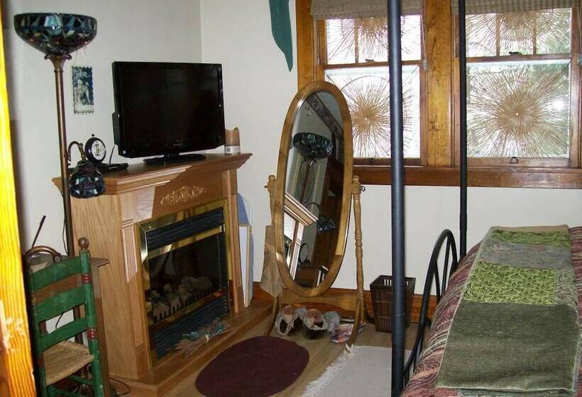 Cobblestone Bed And Breakfast