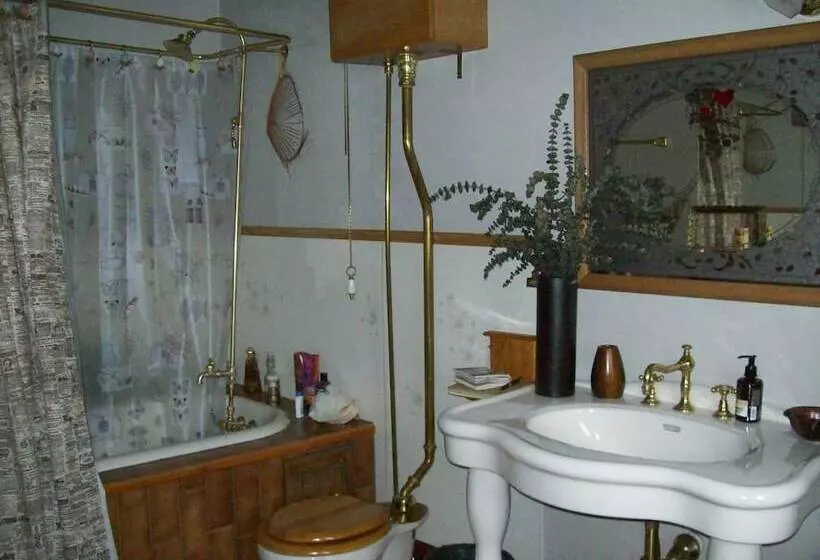 Cobblestone Bed And Breakfast