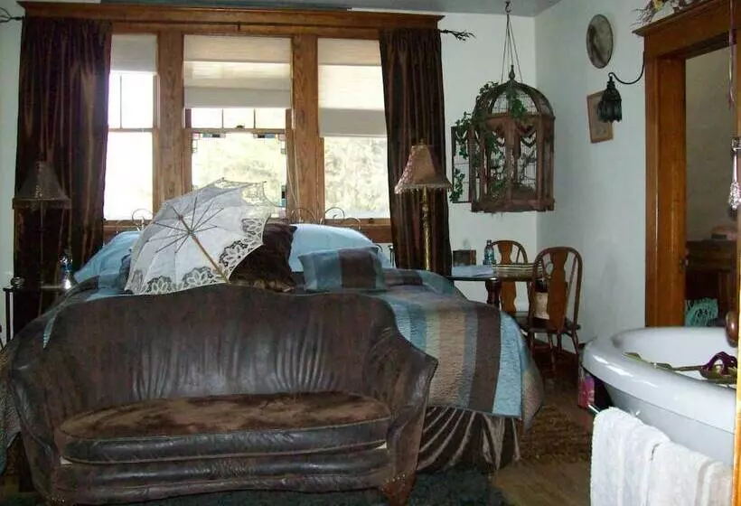 Cobblestone Bed And Breakfast