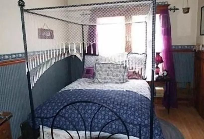 Cobblestone Bed And Breakfast