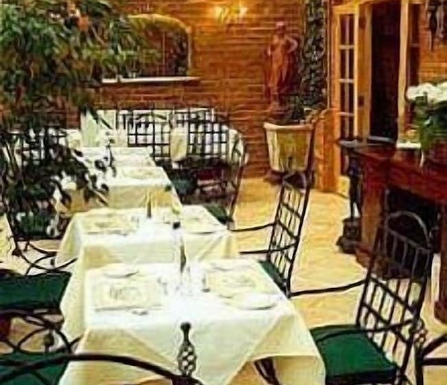 Отель Hayesthorpe