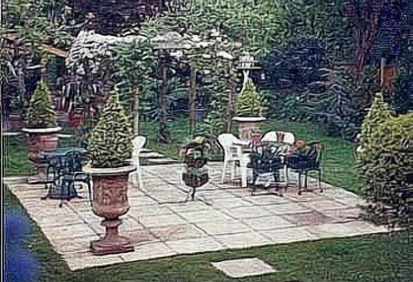 Отель Hayesthorpe