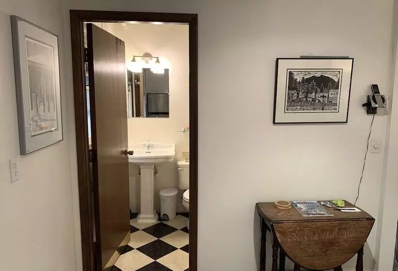 ホテル Inn At Creek Street