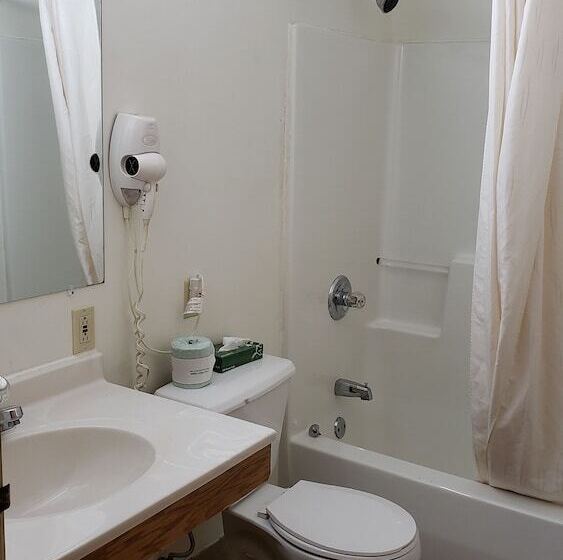 Отель Mountaineer Inn