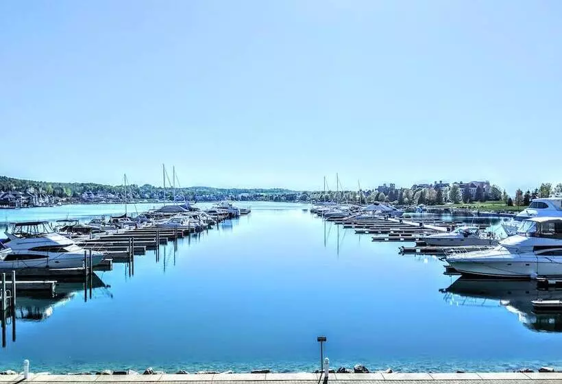 Hotelli Village Suites Bay Harbor