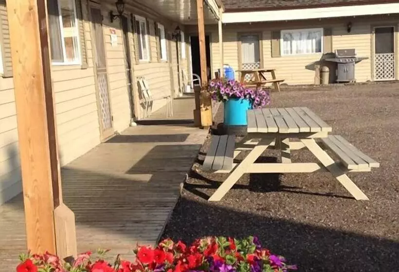 Wanakena Motel