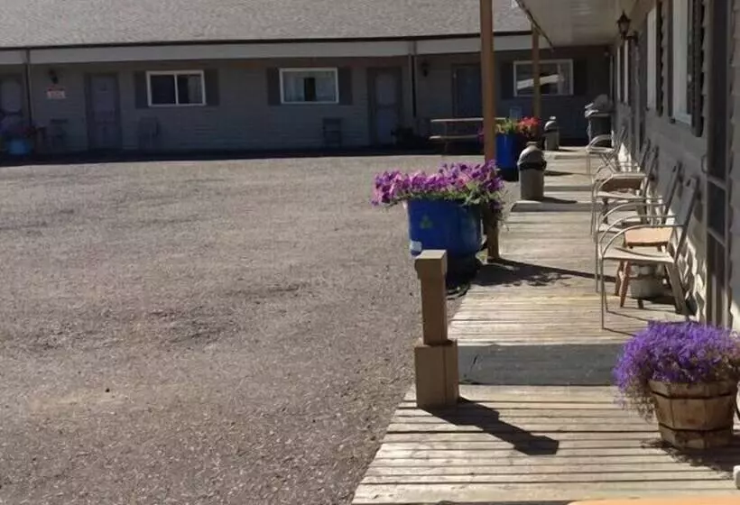 Wanakena Motel