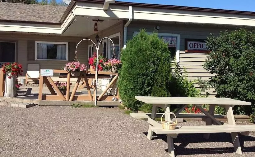 Wanakena Motel