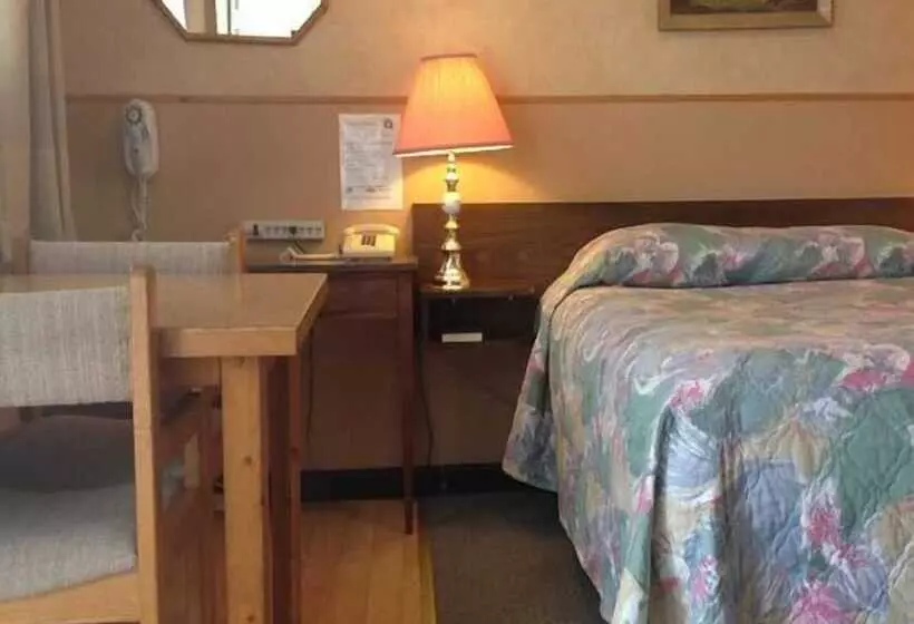 Wanakena Motel
