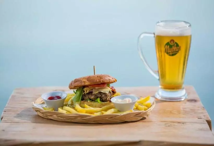 Amfitriti Hotel & Studios