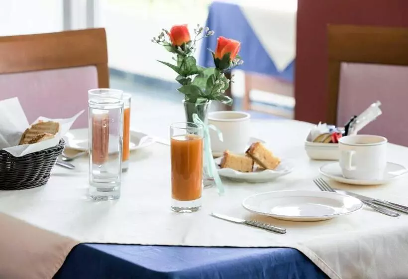 Amfitriti Hotel & Studios