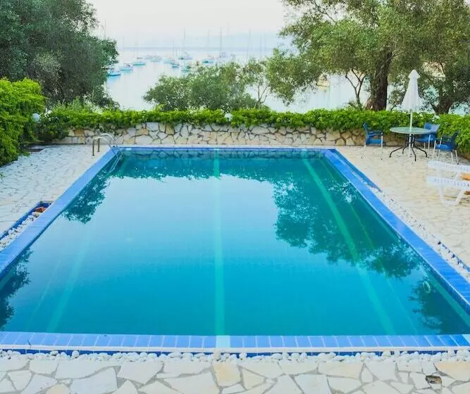 Amfitriti Hotel & Studios