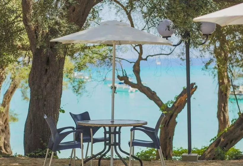 Amfitriti Hotel & Studios