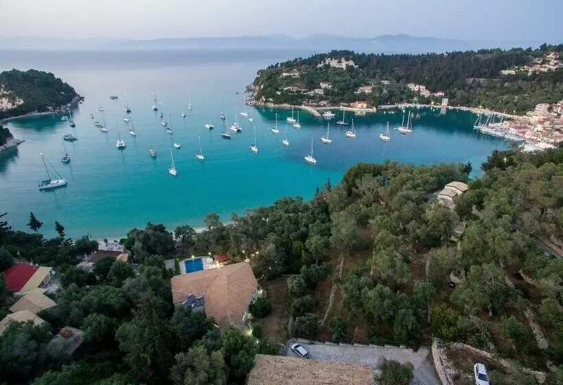 Amfitriti Hotel & Studios