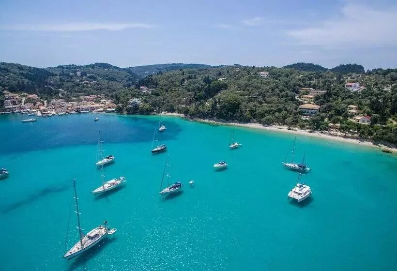 Amfitriti Hotel & Studios