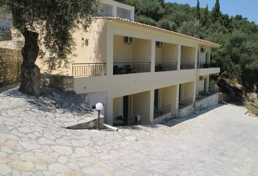 Amfitriti Hotel & Studios