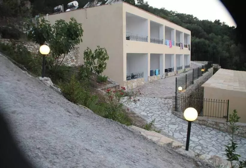 Amfitriti Hotel & Studios