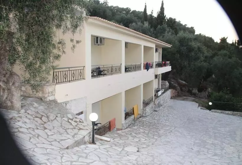 Amfitriti Hotel & Studios