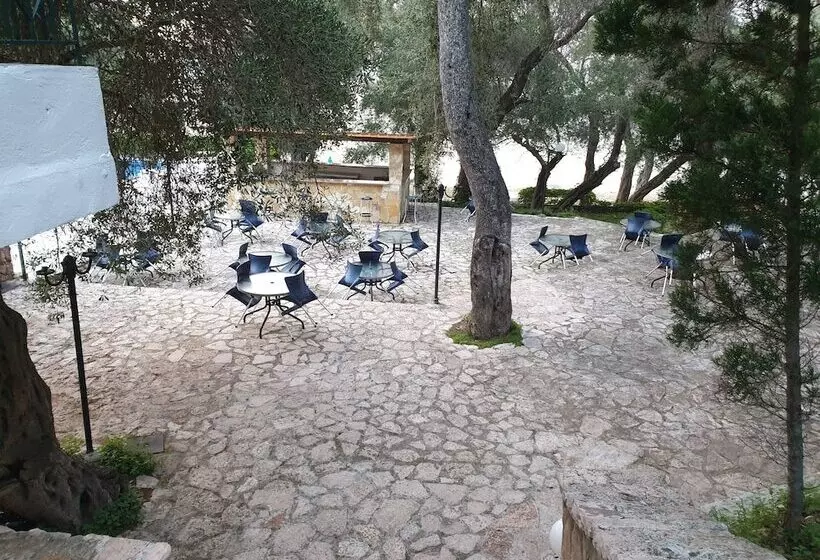 Amfitriti Hotel & Studios