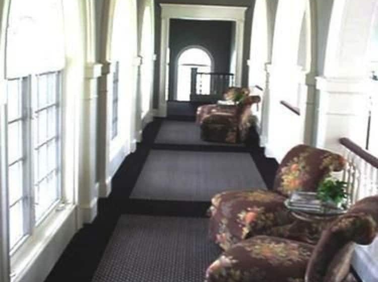 مبيت وإفطار Claremont Inn & Winery