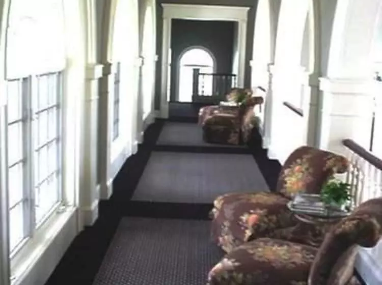 Bed and Breakfast Claremont Inn & Winery