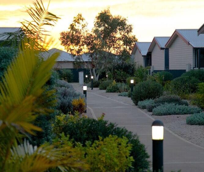 Отель Aspen Karratha Village