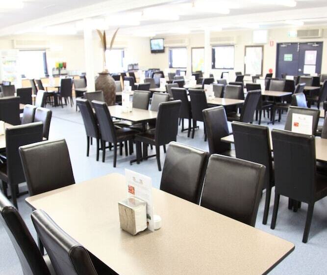 Отель Aspen Karratha Village