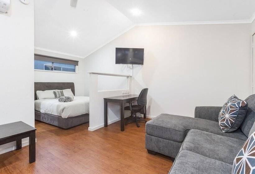 Отель Aspen Karratha Village