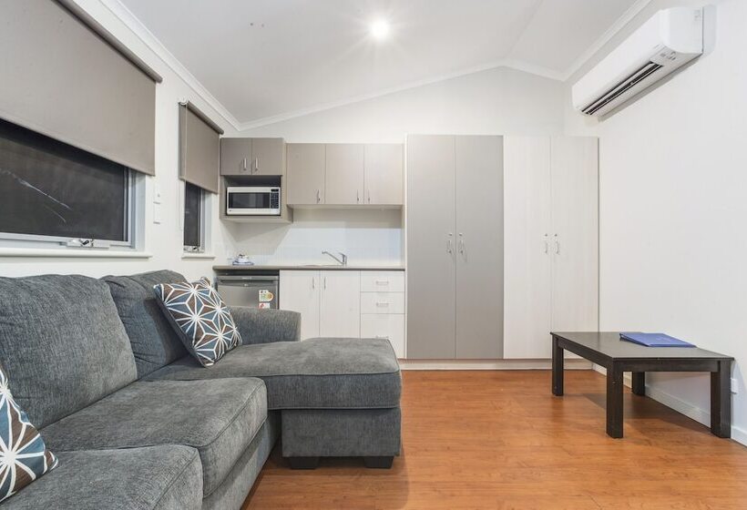 Отель Aspen Karratha Village