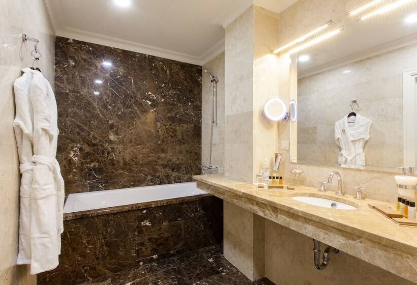 هتل Complex Continental