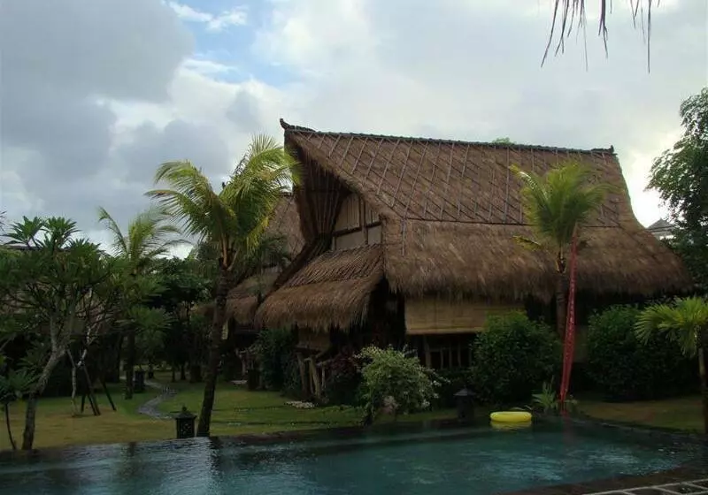 هتل Flower Bud Bungalow Balangan