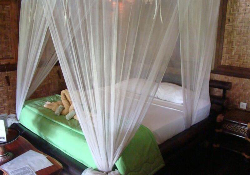 בית מלון כפרי Flower Bud Bungalow Balangan