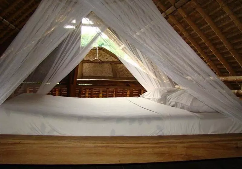 هتل Flower Bud Bungalow Balangan