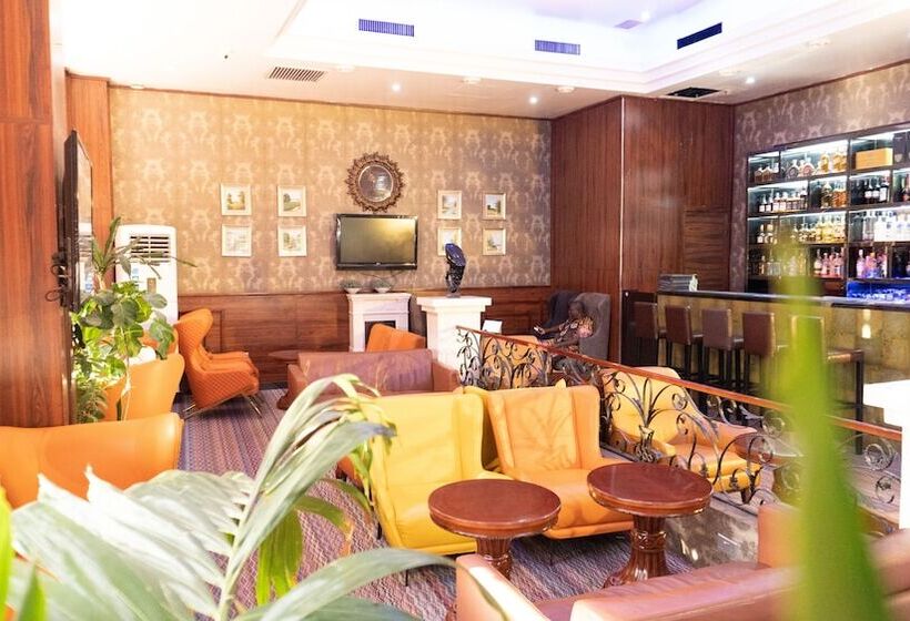 Airport Golden Tulip Hotel