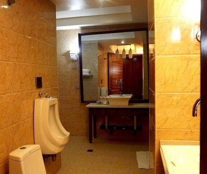 Airport Golden Tulip Hotel