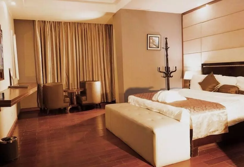 Airport Golden Tulip Hotel