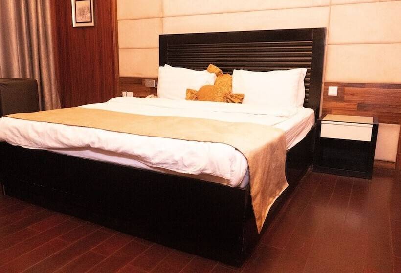 Airport Golden Tulip Hotel