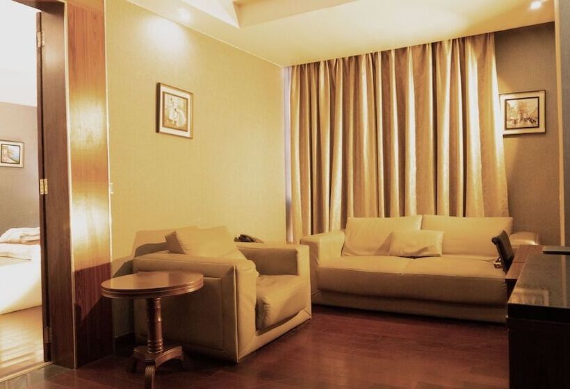 Airport Golden Tulip Hotel