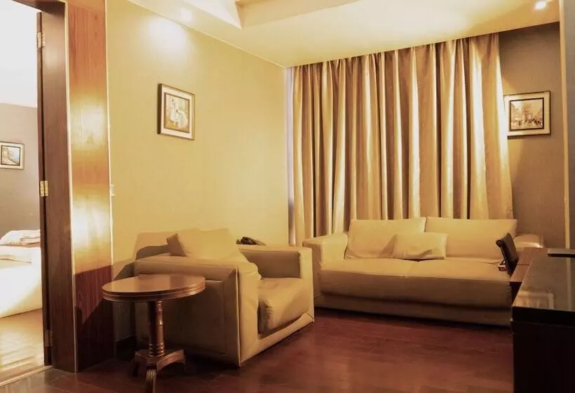 Airport Golden Tulip Hotel