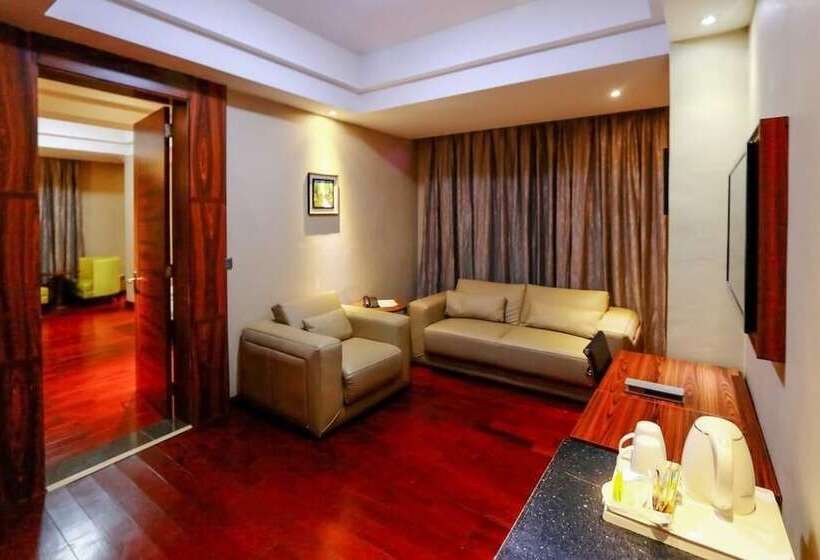 Airport Golden Tulip Hotel