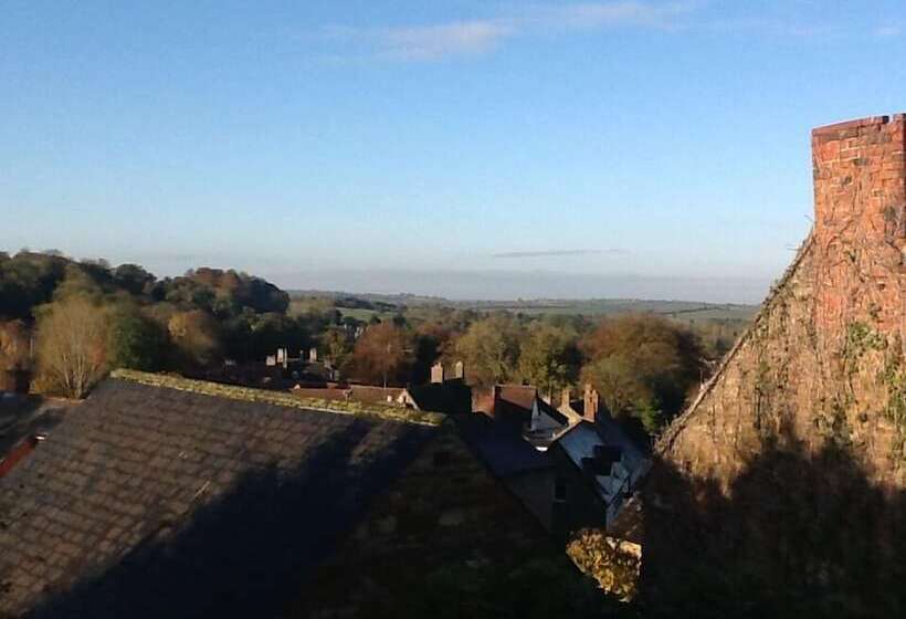 בית מלון כפרי The Royal George