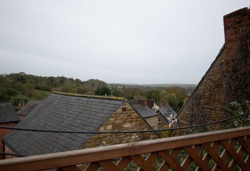 בית מלון כפרי The Royal George