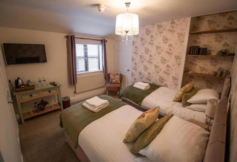 בית מלון כפרי The Royal George