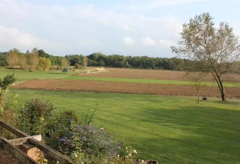 مبيت وإفطار Laundimer House