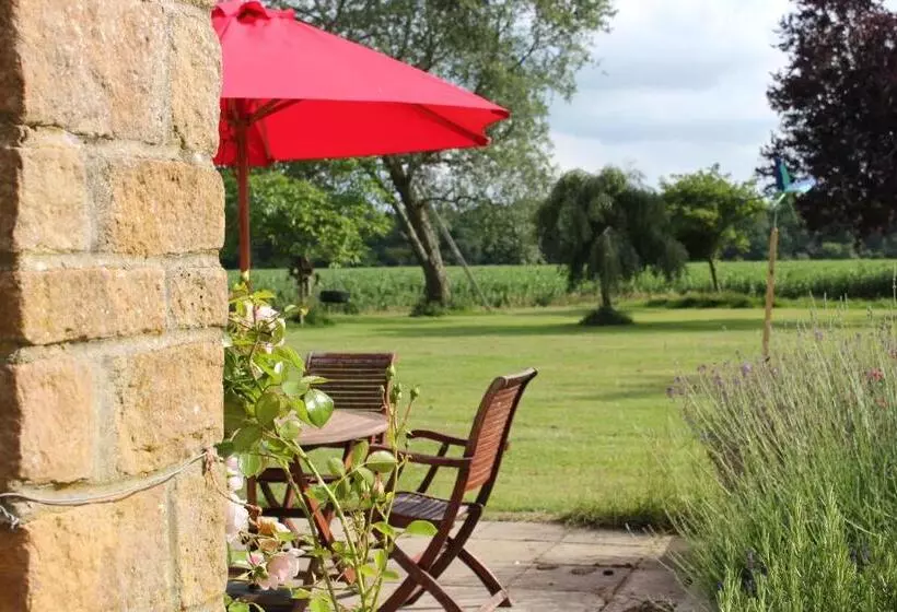 مبيت وإفطار Laundimer House