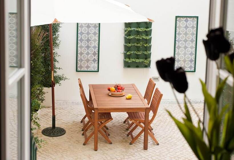 Lisbon Colours Bairro Alto Apartments